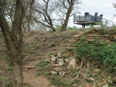 Gennep NL : Auf dem Hügel der Burgruine befindet sich eine Aussichtsplattform